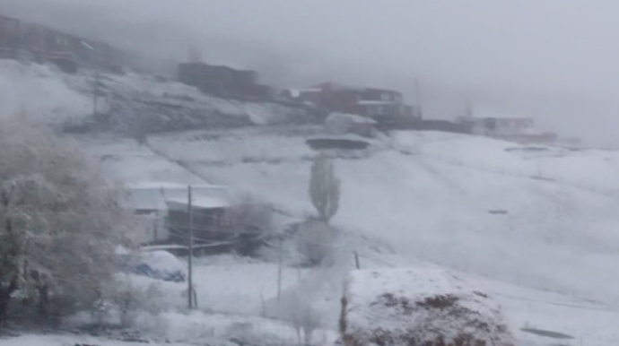 Şahdağda qar örtüyü 2 sm olub - FAKTİKİ HAVA 