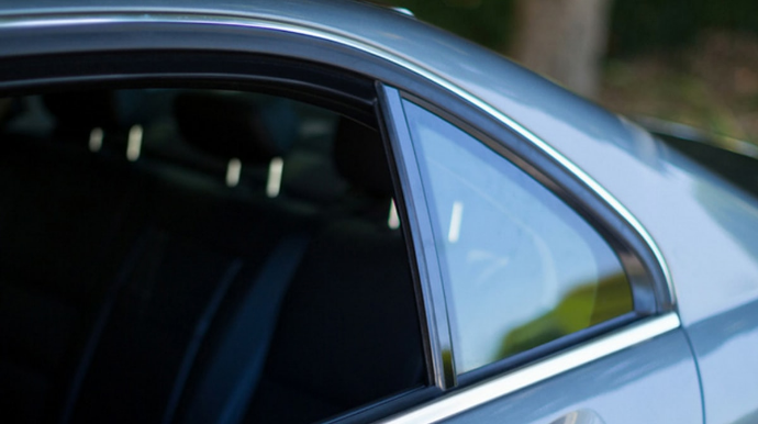 Avtomobilin arxa qapısındakı kiçik şüşə nə üçündür? – ARAŞDIRMA - FOTO 