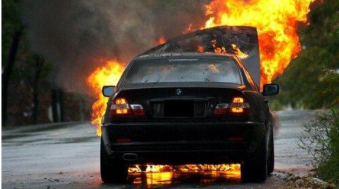 Şəmkirdə "BMW" yanıb - Elektrik naqillərində qısa qapanma olub