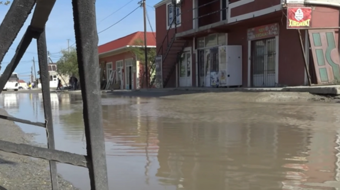 Binənin keçilməz küçələri: "Fikirləşirik ki, gəmi alıb gedək" - VİDEO
