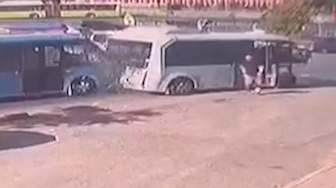 Marşrut avtobuslarının iştirakı ilə baş verən qəzanın GÖRÜNTÜSÜ 