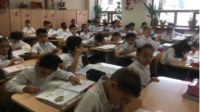 Məktəblərdəki şagird sıxlığı necə tənzimlənməlidir? – EKSPERTDƏN AÇIQLAMA  