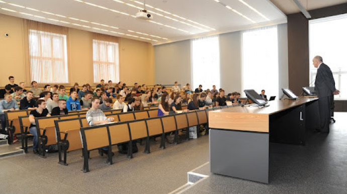 Sabah bəzi universitetlərdə tədris ənənəvi, bəzilərində isə onlayn aparılacaq 