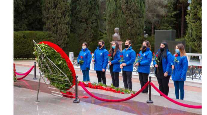 Azərbaycan könüllüləri Ulu Öndərin əziz xatirəsini ehtiramla anıblar  - FOTO