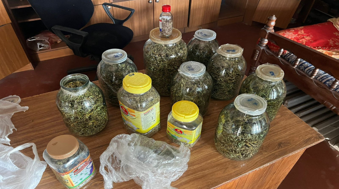 Narkotiki bankalara yığıb evdə gizlədən Göyçay sakini saxlanılıb  - FOTO - VİDEO