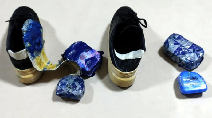 Avtobusda ayaqqabıda gizlədilmiş narkotik tapılıb - FOTO 