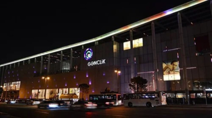 "Gənclik Mall"un qarşısında QƏZA: Polis araşdırma başlatdı 