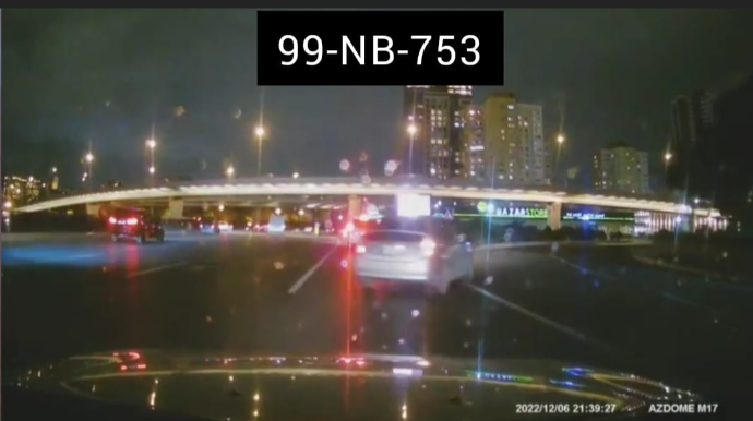 Dörd zolağı kəsib sola dönən taksi sürücüsü - VİDEO