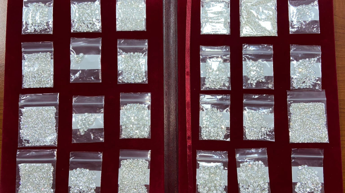 Gömrükçülər növbəti dəfə brilyant qaşlar aşkar etdi 