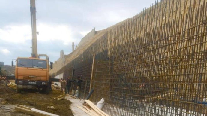 Tanınmış memardan Bakıda tikiləcək istinad divarları ilə bağlı AÇIQLAMA 