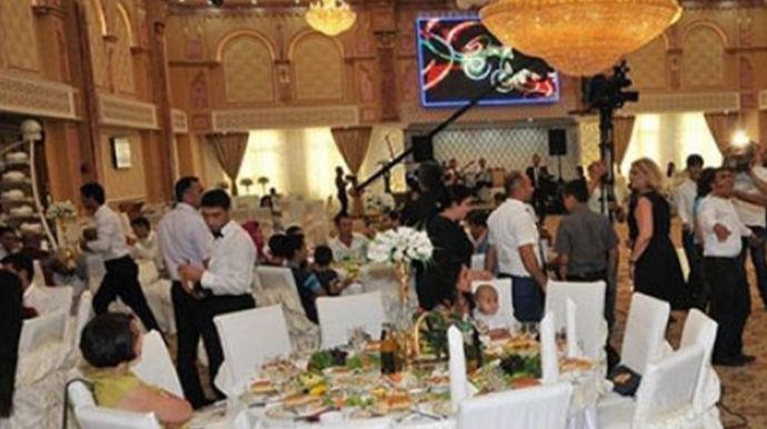 Qaxda keçirilən şənlik mərasimində pandemiya dövrünün tələbləri pozulub