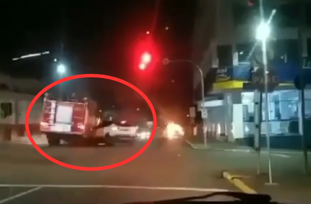 Yanğınsöndürən maşın hadisə yerinə gedən zaman qəzaya düşdü - VİDEO