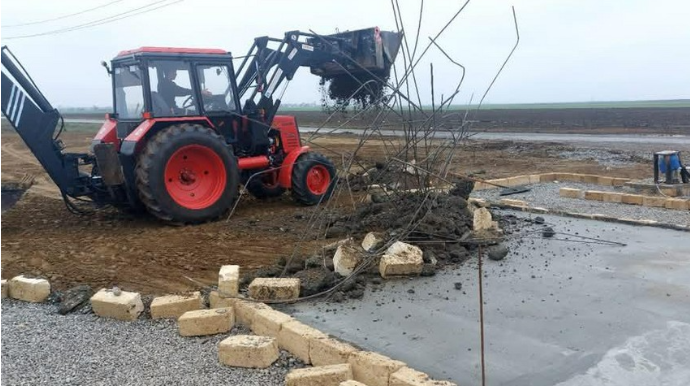 Qanunsuz tikililər sökülüb - FOTO 