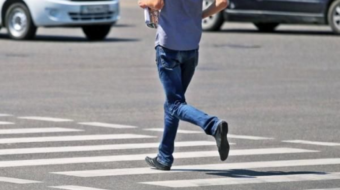 Göygöldə avtomobil piyadanı vuraraq öldürüb