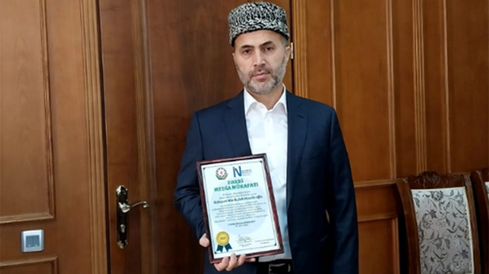 “Bibi Heybət”in imamının diplomu tanınmadı 