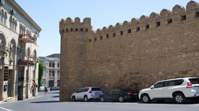 Bakının bu ərazisində parklanma qiyməti qalxdı - Bir saatı 5 manat 