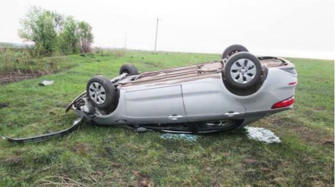 Şəmkirdə "Mercedes" aşdı, yaralılar var 