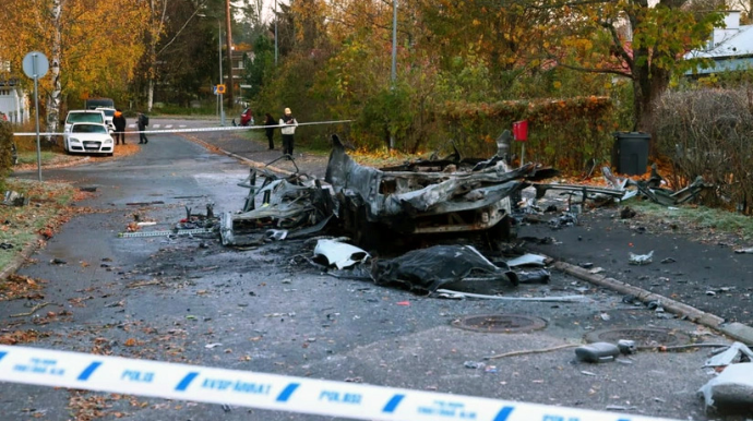 Два человека погибли при взрыве фургона во дворе отеля 