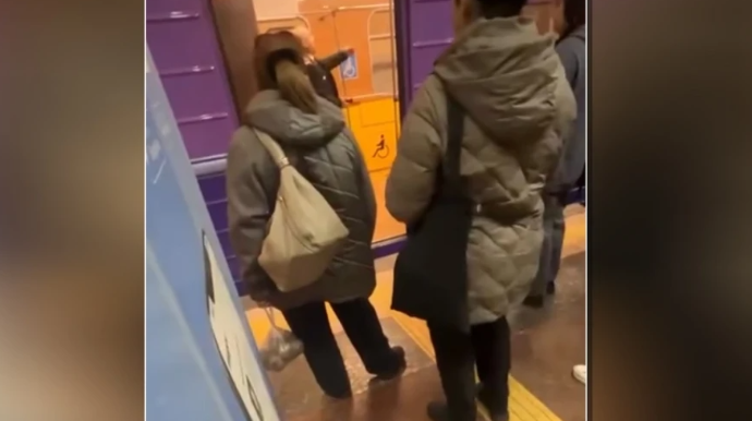 "Nəriman Nərimanov" stansiyasında qatarda tüstülənmə olub - VİDEO - YENİLƏNİB