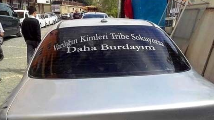 Maşına stiker yapışdıran sürücülərin NƏZƏRİNƏ  - Nəqliyyat eksperti AÇIQLADI 