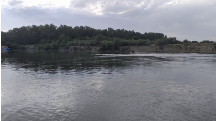 Mingəçevirdə gənc qız özünü Kürə atıb