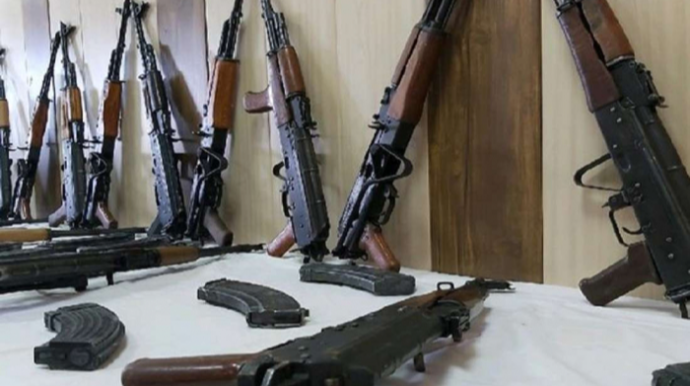 Polis əməkdaşları 5 avtomat aşkarladı 