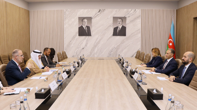 Rəşad Nəbiyev İslam İnkişaf Bankı qrupunun sədri ilə görüşüb 