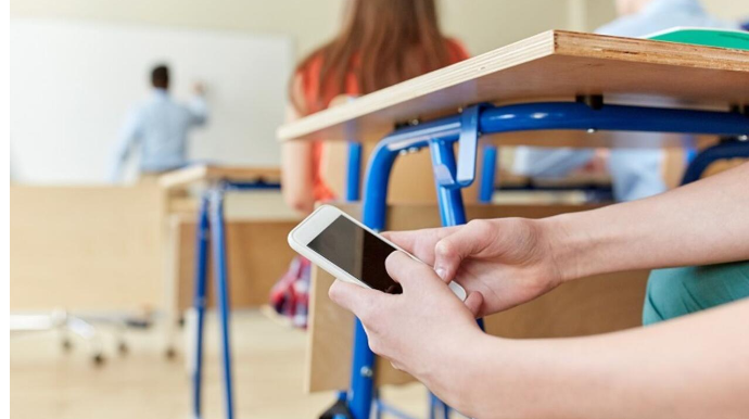 Şagirdlərin məktəbə telefon gətirməsi qadağan olunub? - RƏSMİ AÇIQLAMA 