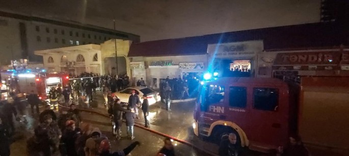 Nəsimi rayonunda baş verən yanğında iki avtomobil yanıb
