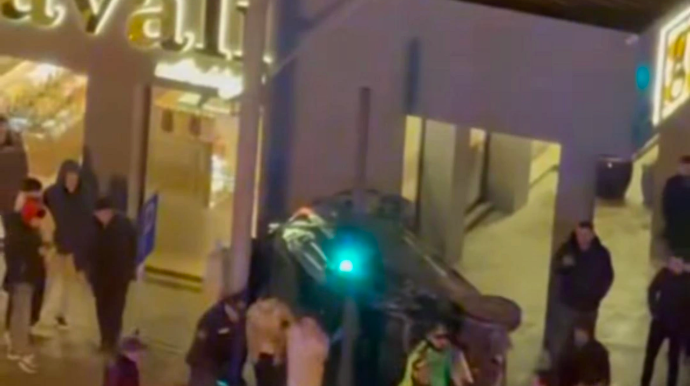 Bakıda avtomobil AŞDI: Yaralılar var - FOTO - YENİLƏNİB