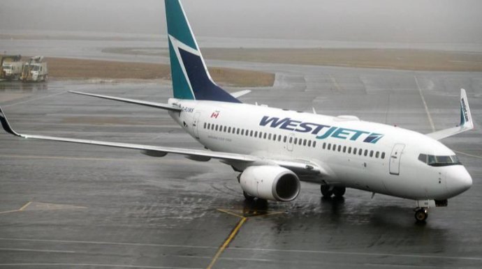 Aviaşirkət uşağın maskası olmadığı üçün uçuşu ləğv edib