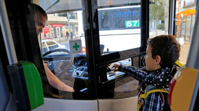 Bu şəhərdə əlaçı şagirdlər ictimai nəqliyyatda PULSUZ GEDƏCƏKLƏR 