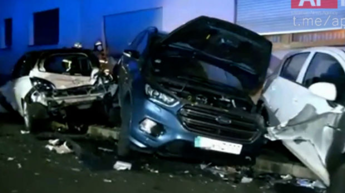 В Германии пьяный водитель грузовика протаранил более 30 машин - ВИДЕО 