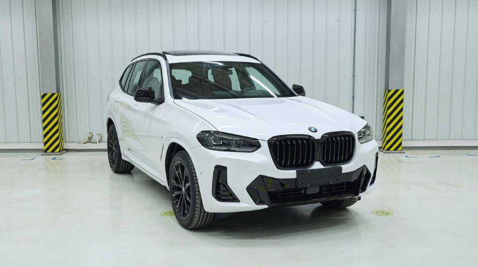 Опубликовали первые снимки обновлённого кроссовера BMW X3 2022 года  - ФОТО