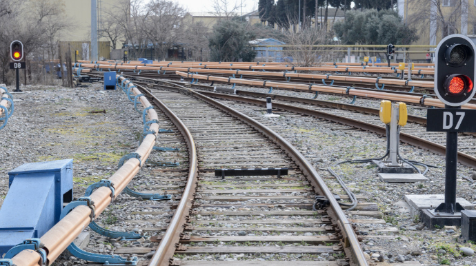 Azərbaycanda dəmir yolu ilə yük və sərnişin daşımaları artıb