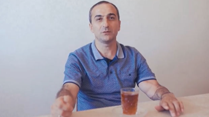 Döyüşdə qopan qolunu götürüb özünü hospitala çatdıran qazi Türkiyədən qayıtdı - VİDEO 