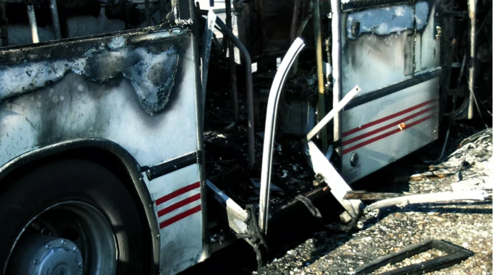 Avtobus dərəyə yuvarlandı: 15 ölü, xeyli yaralı var 