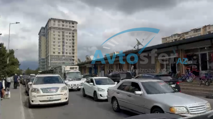 Bakının bu küçəsində hər dəqiqə tıxac var; Avtobuslar belə hərəkət edə bilmir - VİDEO 