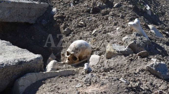 Cəbrayıl yaxınlığındakı qədim qəbiristanlıqda erməni barbarlığı  - FOTO
