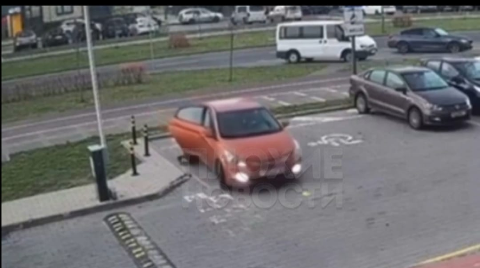 Ana avtomobili ilə oğlunun üstündən keçdi - ANBAAN VİDEO 