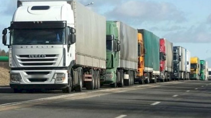 Baş nazir Azərbaycanın yük maşınlarına maneələrlə bağlı iddialara cavab verib 