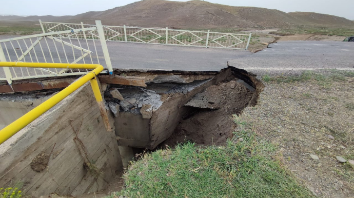 Güclü yağış nəticəsində Naxçıvanda körpü uçdu - FOTO 