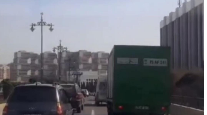 Təcili tibbi yardım avtomobilinin irəliləməsi üçün sürücülər necə şərait yaratmalıdır? – REAL VİDEO 