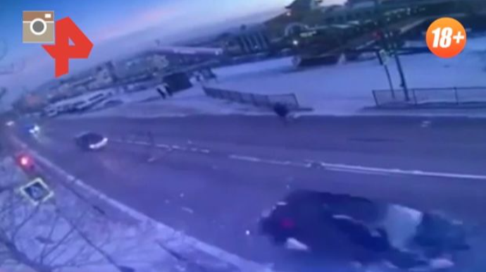 Sürətlə hərəkət edən “Lexus” iki yeniyetməni belə vurub öldürdü - VİDEO