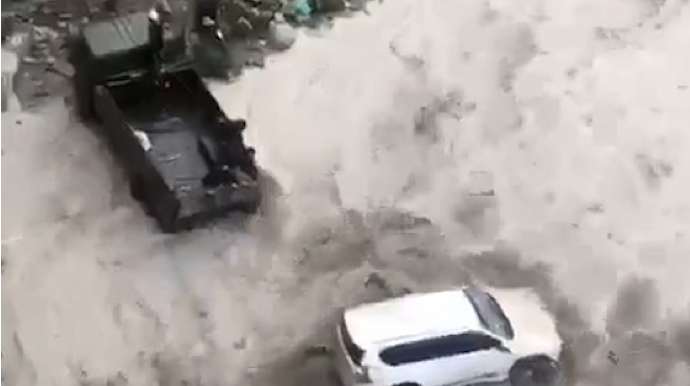 İsmayıllıya qonaq gələn xarici vətəndaşın maşınını sel apardı  - VİDEO - YENİLƏNİB