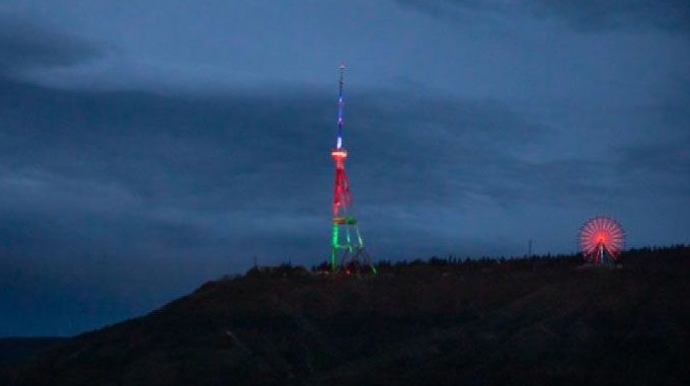 Tbilisi teleqülləsi və “Sülh körpüsü” Azərbaycan bayrağının rəngləri ilə işıqlandırılıb