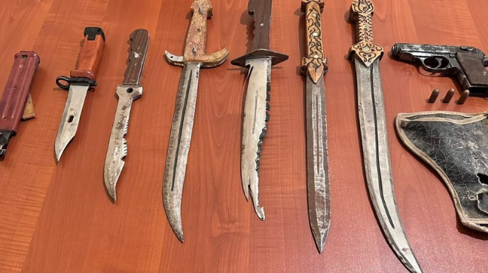 Tərtərdə odlu və soyuq silahlar götürülüb  - FOTO