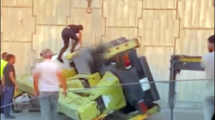 Bakıda kran aşdı – Tıxac yarandı – VİDEO 