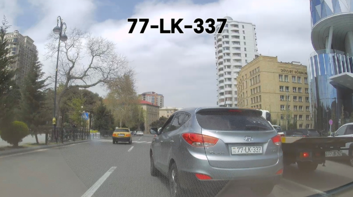 В Баку водитель нарушил правила и создал аварийную ситуацию - ВИДЕО 