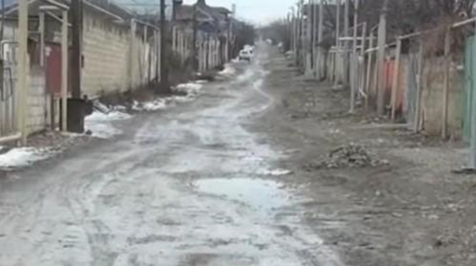 Qusarın mərkəzi küçələri bərbad vəziyyətə düşüb